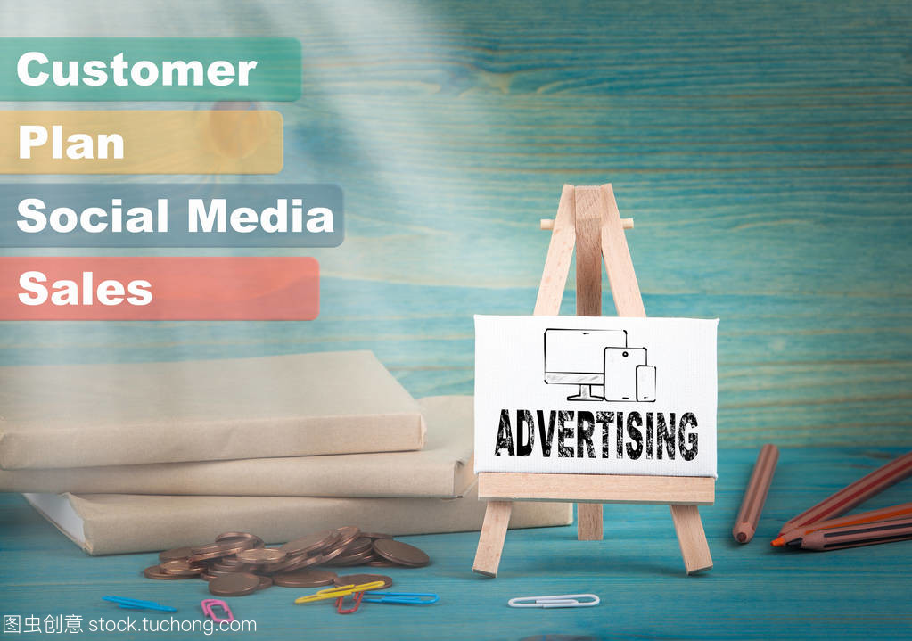 廣告、 業(yè)務(wù)和戰(zhàn)略概念。書和錢,通知公告板